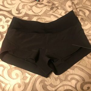 Size 8 Lululemon shorts speedy shorts 2 waystretch